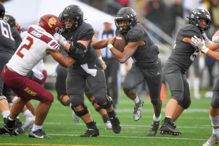 Tualatin.Central-Catholic.6A-football-final.Leon-Neuschwander.41